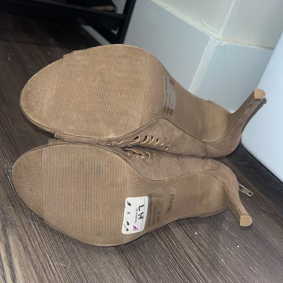 Heels - Picture 3 of 3